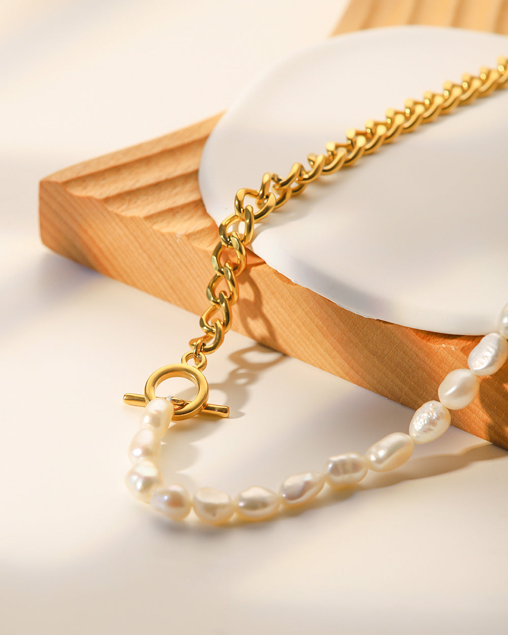 Aria Pearl & Gold Chain Choker 3