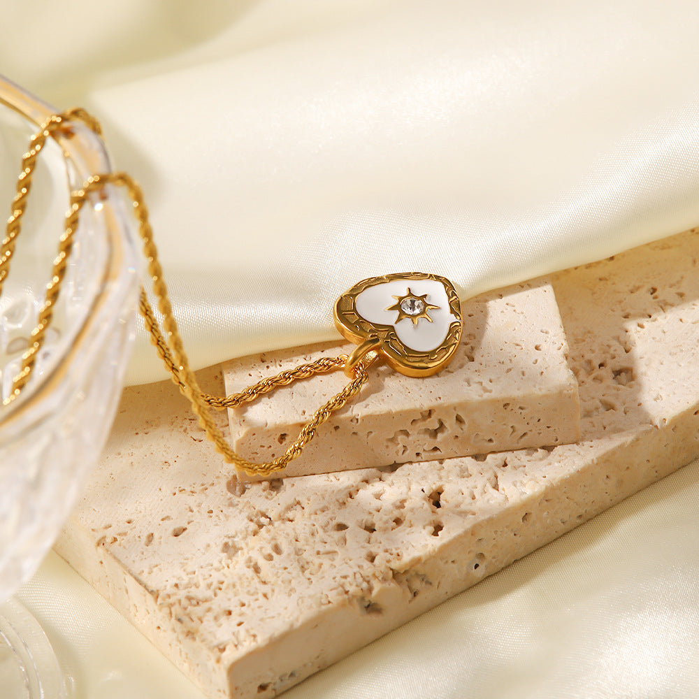 Luna Heart Gold Necklace 3